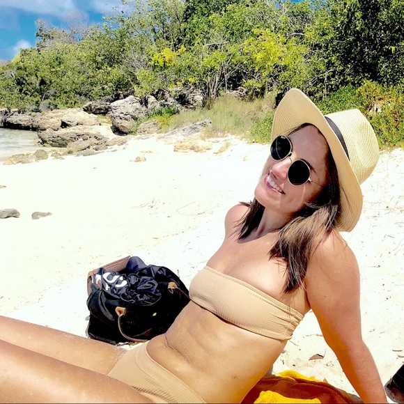 Meet your Posher, Sarah - Picture 2 of 2